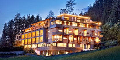 Wellnessurlaub - Hotel-Schwerpunkt: Wellness & Natur - Pichl/Gsies - Hotel Ansicht - naturhotel die waldruhe