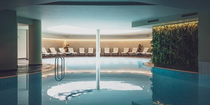 Wellnessurlaub - Hotelbar - Davos Dorf - Pool - Hotel Waldhuus Davos