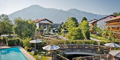 Wellnessurlaub - Parkplatz: kostenlos in Gehweite - Weissach (Kufstein) - Hotelpark - Bachmair Weissach Spa & Resort