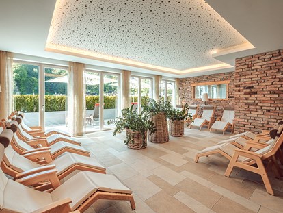 Wellnessurlaub - Honigmassage - Berchtesgadener Land - Seele baumeln lassen im Ruheraum unseres SPA-Bereichs - Hotel EDELWEISS Berchtesgaden