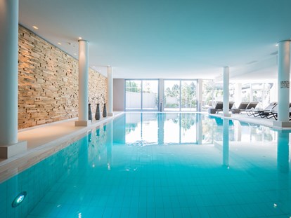 Wellnessurlaub - Hotel-Schwerpunkt: Wellness & Kulinarik - Obermaiselstein - Indoor-Pool im Exquisit - Hotel Exquisit