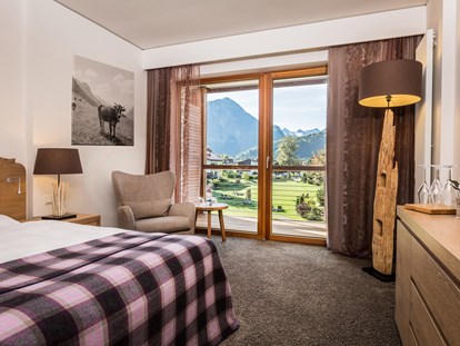 Wellnessurlaub - Hot Stone - Allgäu - Zimmerbeispiel mit traumhaftem Bergblick - Hotel Exquisit