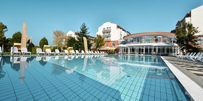 Wellnessurlaub - Umgebungsschwerpunkt: Therme - Bayern - Außenpool - The Monarch Hotel