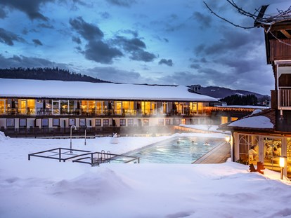 Wellnessurlaub - Pools: Infinity Pool - Hotel Lindenwirt Pool - Wellnesshotel Lindenwirt