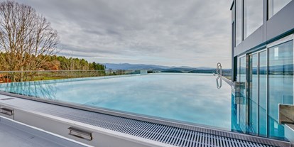 Wellnessurlaub - Umgebungsschwerpunkt: Berg - Arnschwang - Infinity-Außenpool - Wellness Hotel Zum Bräu
