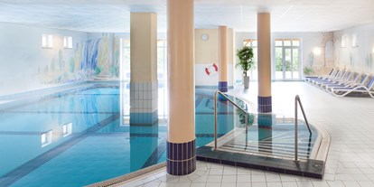 Wellnessurlaub - Rücken-Nacken-Massage - Geiersthal - Innenpool - Hotel Ahornhof