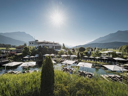Wellnessurlaub - Pools: Infinity Pool - Ried (Arzl im Pitztal) - Badesee - Alpenresort Schwarz