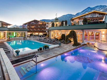 Wellnessurlaub - Pools: Infinity Pool - Fiss - Outdoor Pools - Alpenresort Schwarz