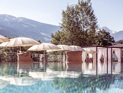Wellnessurlaub - Pools: Infinity Pool - Panorama das ganze Jahr über - Alpin Family Resort Seetal****s