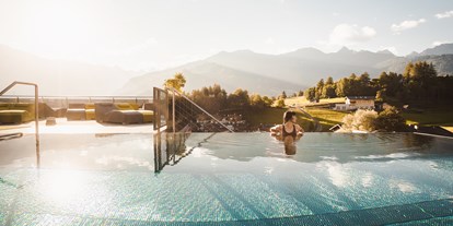 Wellnessurlaub - Umgebungsschwerpunkt: Berg - Ladis - Skypool - Alpine Hotel Resort Goies