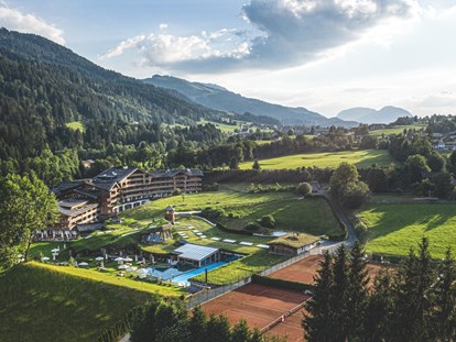 Wellnessurlaub - Gesichtsbehandlungen - Kirchberg in Tirol - Luftaufnahme - Bio-Hotel Stanglwirt