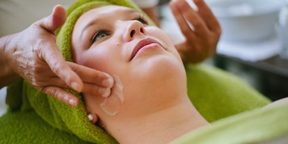 Wellnessurlaub - Ayurveda Massage - Bayerischer Wald - Kosmetikbehandlung - Das Reiners