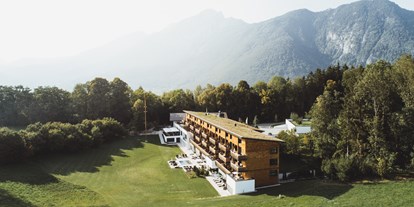 Wellnessurlaub - Lymphdrainagen Massage - Berchtesgaden - Klosterhof Bayerisch Gmain im Herbst - Klosterhof - Alpine Hideaway & Spa