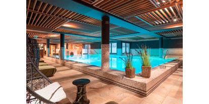 Wellnessurlaub - Bad Teinach-Zavelstein - großzügiger Indoor Pool - Hotel Erbprinz
