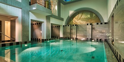 Wellnessurlaub - Rücken-Nacken-Massage - Bad Wildbad im Schwarzwald - Indoor Pool - Maison Messmer