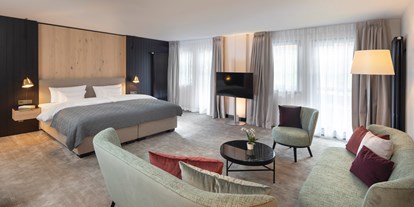 Wellnessurlaub - Rücken-Nacken-Massage - Loßburg - Juniorsuite Stammhaus - Hotel Engel Obertal - Wellness und Genuss Resort