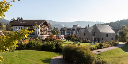 Wellnessurlaub - Umgebungsschwerpunkt: am Land - Loßburg - Außenansicht - Hotel Engel Obertal - Wellness und Genuss Resort