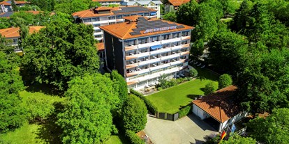 Wellnessurlaub - Verpflegung: Frühstück - Ortenburg - Außenansicht Hotel - Hotel Schweizer Hof Betriebs-GmbH