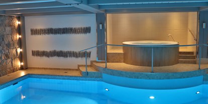 Wellnessurlaub - Pools: Innenpool - Waldachtal - Pool und Whirlpool im Souterrain im Ritter Spa - Hotel Ritter Durbach