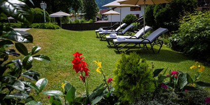 Wellnessurlaub - Hotel-Schwerpunkt: Wellness & Skifahren - Chiemgau - Liegewiese - Hotel Unterwirt