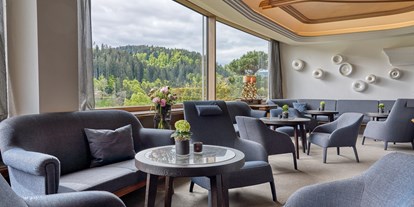Wellnessurlaub - Umgebungsschwerpunkt: Berg - Bad Wildbad im Schwarzwald - Hotelhalle  - Traube Tonbach