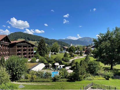 Wellnessurlaub - Hotelbar - Scheidegg - Außenansicht  - Lindner Parkhotel & Spa Oberstaufen