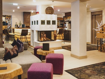 Wellnessurlaub - Peeling - Österreich - Lobby mit Bar - ALL INCLUSIVE Hotel DIE SONNE