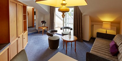 Wellnessurlaub - Hotelbar - Schmallenberg - Zimmerbeispiel Appartement Wohnbereich - Göbel´s Landhotel