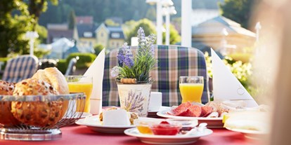 Wellnessurlaub - Biosauna - Vöhl - Frühstück auf der Terrasse - Göbel's Hotel AquaVita