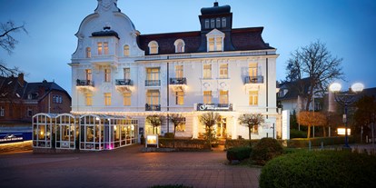 Wellnessurlaub - zustellbare Kinderbetten - Rotenburg an der Fulda - Außenansicht Göbel´s Hotel Quellenhof - Göbel's Hotel Quellenhof