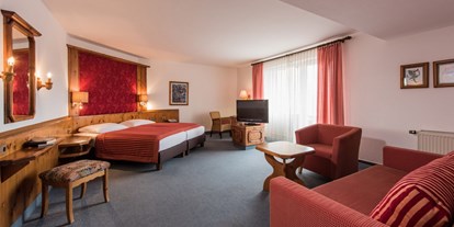 Wellnessurlaub - Pools: Innenpool - Friedewald (Hersfeld-Rotenburg) - Zimmerbeispiel Deluxe-Doppelzimmer - Göbel's Hotel Rodenberg