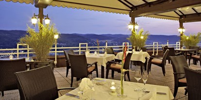 Wellnessurlaub - Preisniveau: moderat - Bad Wildungen - Terrasse Restaurant am Abend - Göbel's Hotel Rodenberg