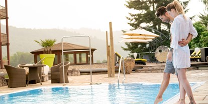Wellnessurlaub - Pools: Innenpool - Hallenberg - Außenpool - Freund Das Hotel & Natur Resort