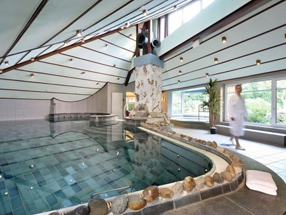 Wellnessurlaub - Lomi Lomi Nui - Aurich - Köhlers Forsthaus, Schwimmbad - Ringhotel Köhlers Forsthaus