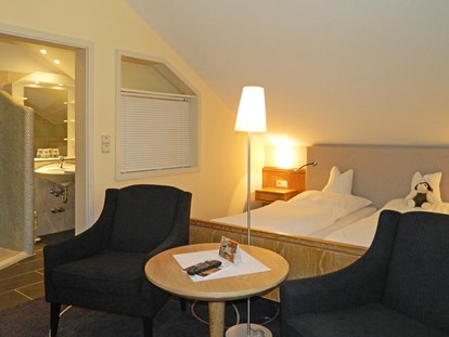 Wellnessurlaub - Hotelbar - Niedersachsen - Beispiel Standard Zimmer, Köhlers Forsthaus - Ringhotel Köhlers Forsthaus