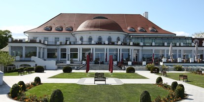 Wellnessurlaub - Aromamassage - Scharbeutz - Außenansicht vom Hotelgarten - ATLANTIC Grand Hotel Travemünde