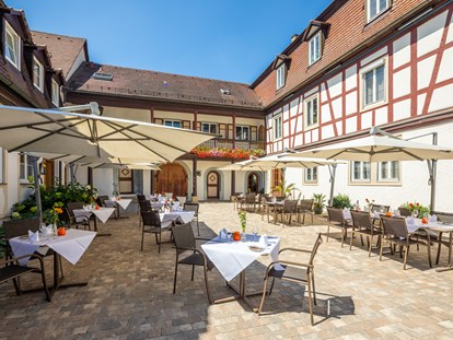 Wellnessurlaub - Restaurant - Lauda-Königshofen - Schlossinnenhof  - Schloss Döttingen