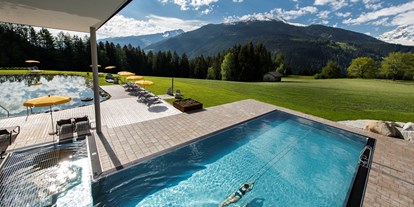 Wellnessurlaub - Pools: Schwimmteich - Mayrhofen (Mayrhofen) - Gut Sonnberghof Naturhotel