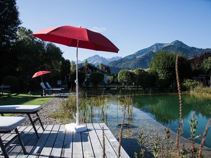 Wellnessurlaub - Akupunktmassage - Bayern - Naturpool im großen Garten - Hotel Franks