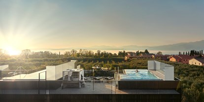 Wellnessurlaub - Umgebungsschwerpunkt: See - Dossobuono di Villafranca, Verona - Penthouse Pool Villa auf 2 Etagen (2. Stock Infinitypool und Relaxbereich) - Quellenhof Luxury Resort Lazise