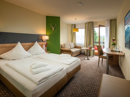 Wellnessurlaub - Preisniveau: moderat - Waldachtal - Doppelzimmer Superior Beispiel Haupthaus - Hotel-Resort Waldachtal