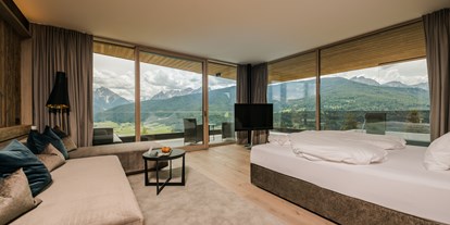 Wellnessurlaub - Pools: Infinity Pool - Taisten - Hotel Alpen Tesitin
