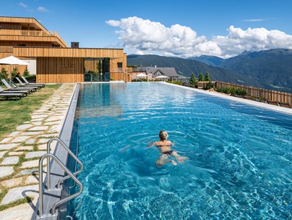 Wellnessurlaub - Pools: Innenpool - Völlan - Tratterhof Mountain Sky® Hotel