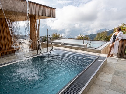 Wellnessurlaub - Kräutermassage - Meran - Tratterhof Mountain Sky® Hotel