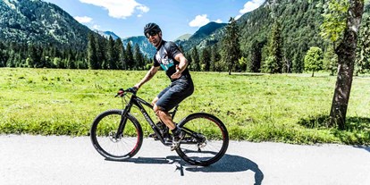 Wellnessurlaub - Fahrradverleih - Ried im Zillertal - Alpenhotel Tyrol - 4* Adults Only Hotel am Achensee