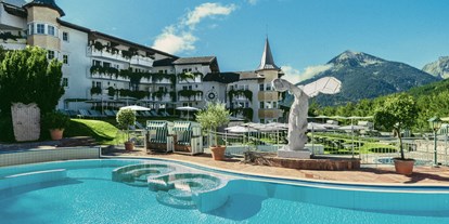 Wellnessurlaub - Umgebungsschwerpunkt: am Land - Garmisch-Partenkirchen - Außenpool Sommer - Posthotel Achenkirch