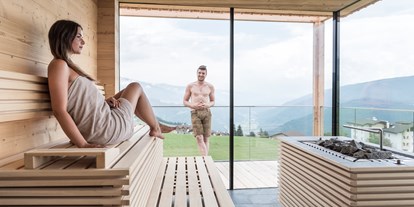Wellnessurlaub - Hot Stone - Meransen - Sky-Sauna - Alpine Lifestyle Hotel Ambet