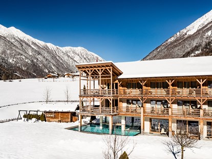 Wellnessurlaub - Kräutermassage - St. Leonhard (Trentino-Südtirol) - Hotel (Außenansicht) Winter - Hotel Masl