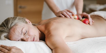 Wellnessurlaub - Wirbelsäulenmassage - Natz/Schabs - wohltuende Behandlungen im Apfel Spa - Hotel Wiesenhof