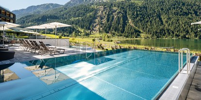 Wellnessurlaub - Pools: Infinity Pool - Balderschwang - ****haldensee Naturerlebnis- und Wellnesshotel für Erwachsene